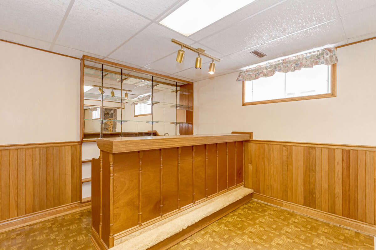 Basement level 1 Bar with waster and drain