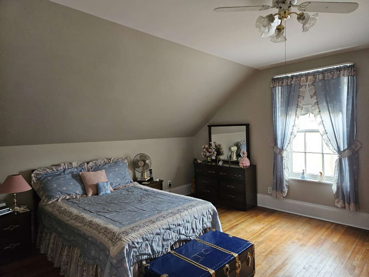 Large Bedroom