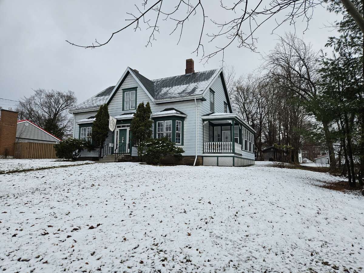 Deck And Sunporch To Right