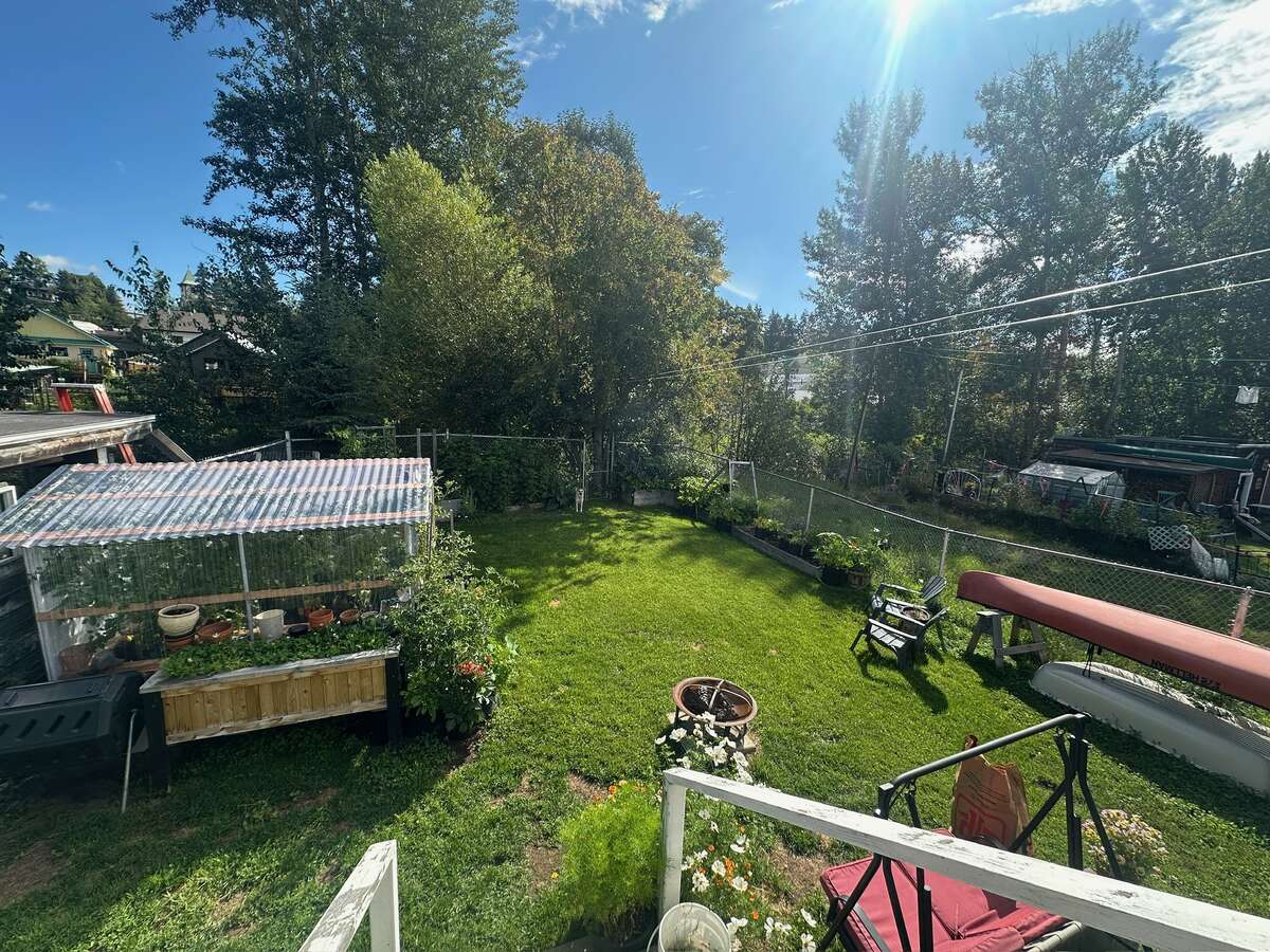 Lush grass, flat lot!