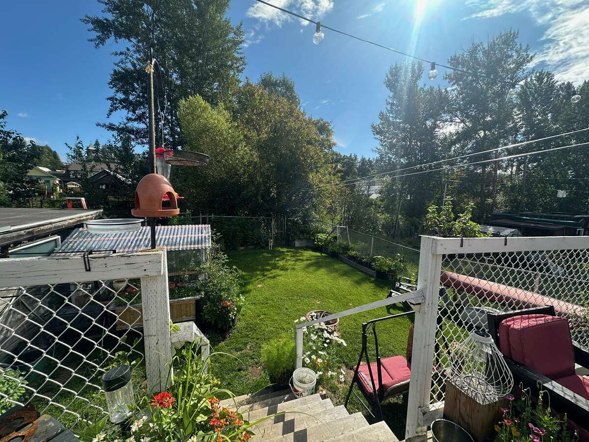 Lush grass, flat lot!