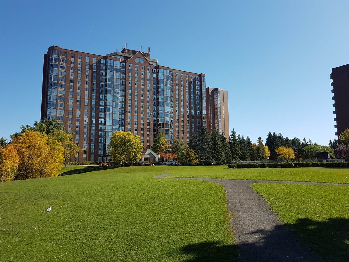 Condo For Sale in Ottawa, ON - 2 bed, 2 bath