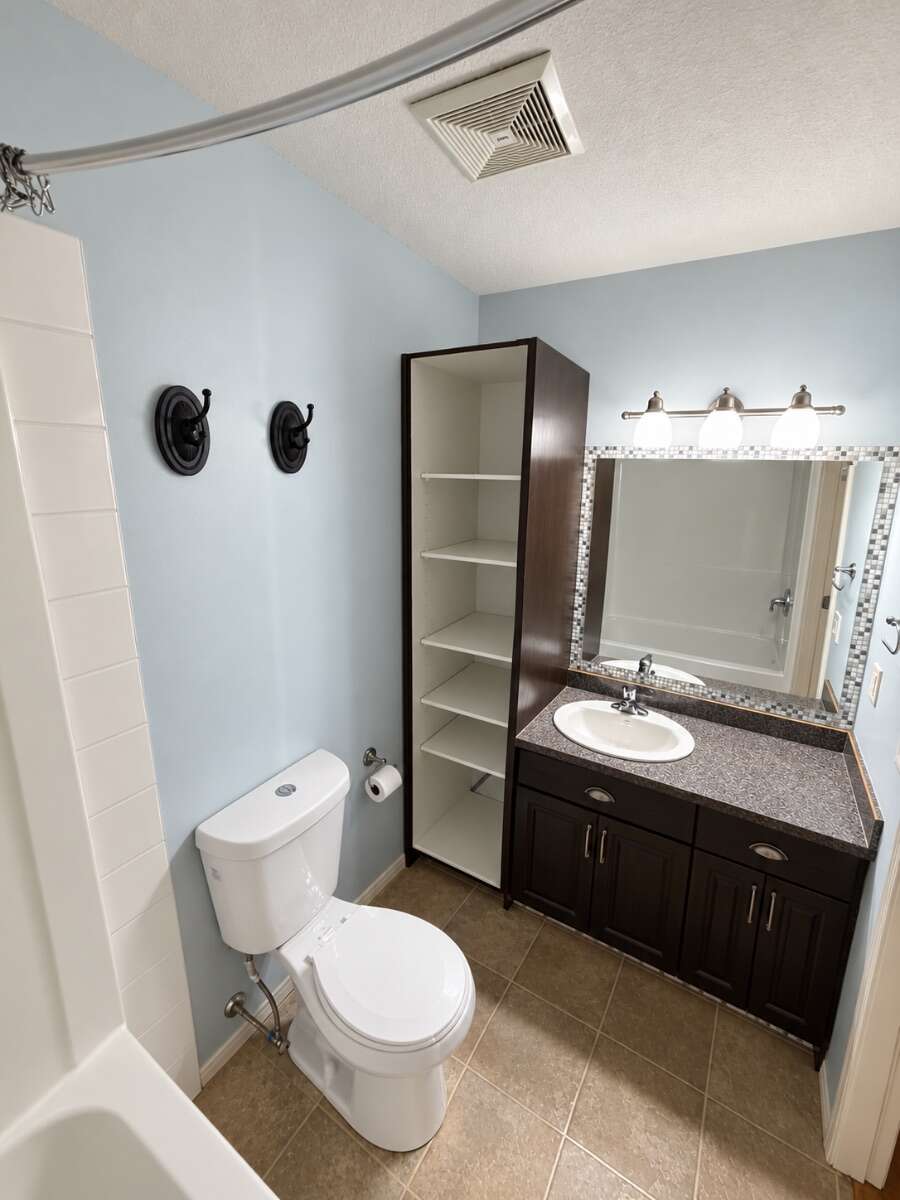 Bright, Top Floor Condo in Drayton Valley