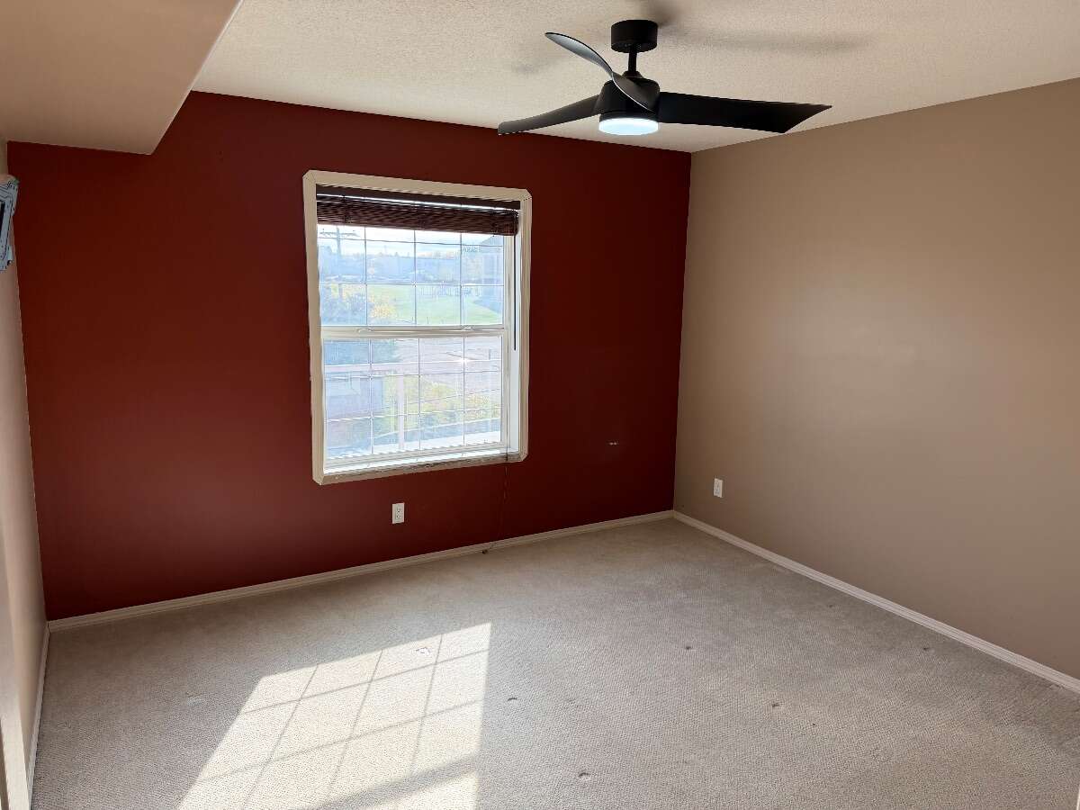 Bright, Top Floor Condo in Drayton Valley