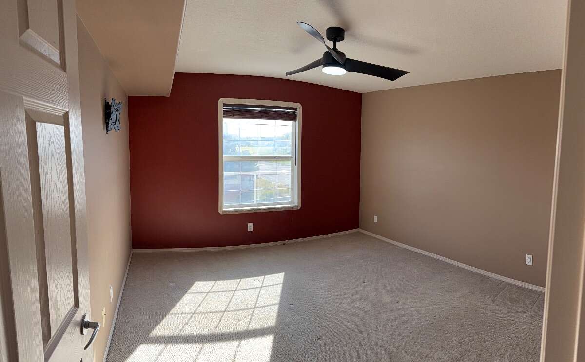 Bright, Top Floor Condo in Drayton Valley