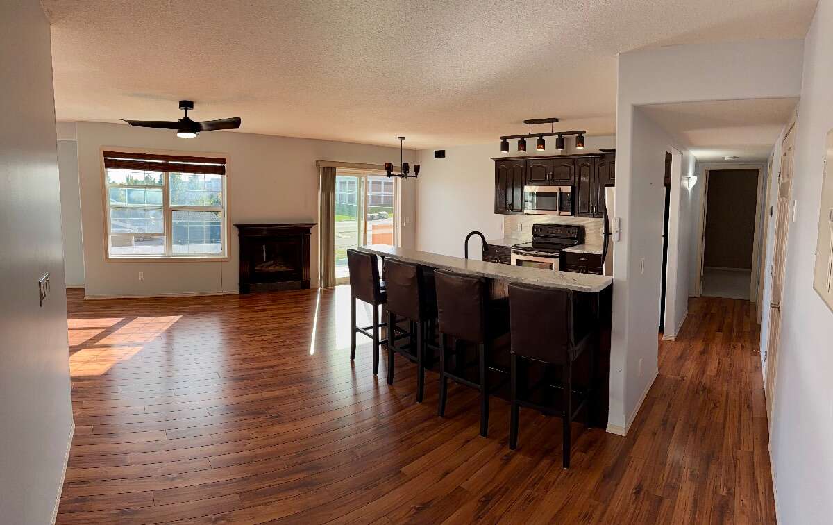 Bright, Top Floor Condo in Drayton Valley