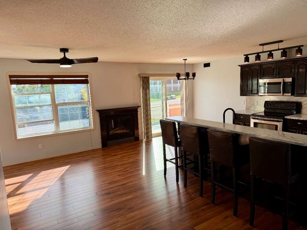Bright, Top Floor Condo in Drayton Valley