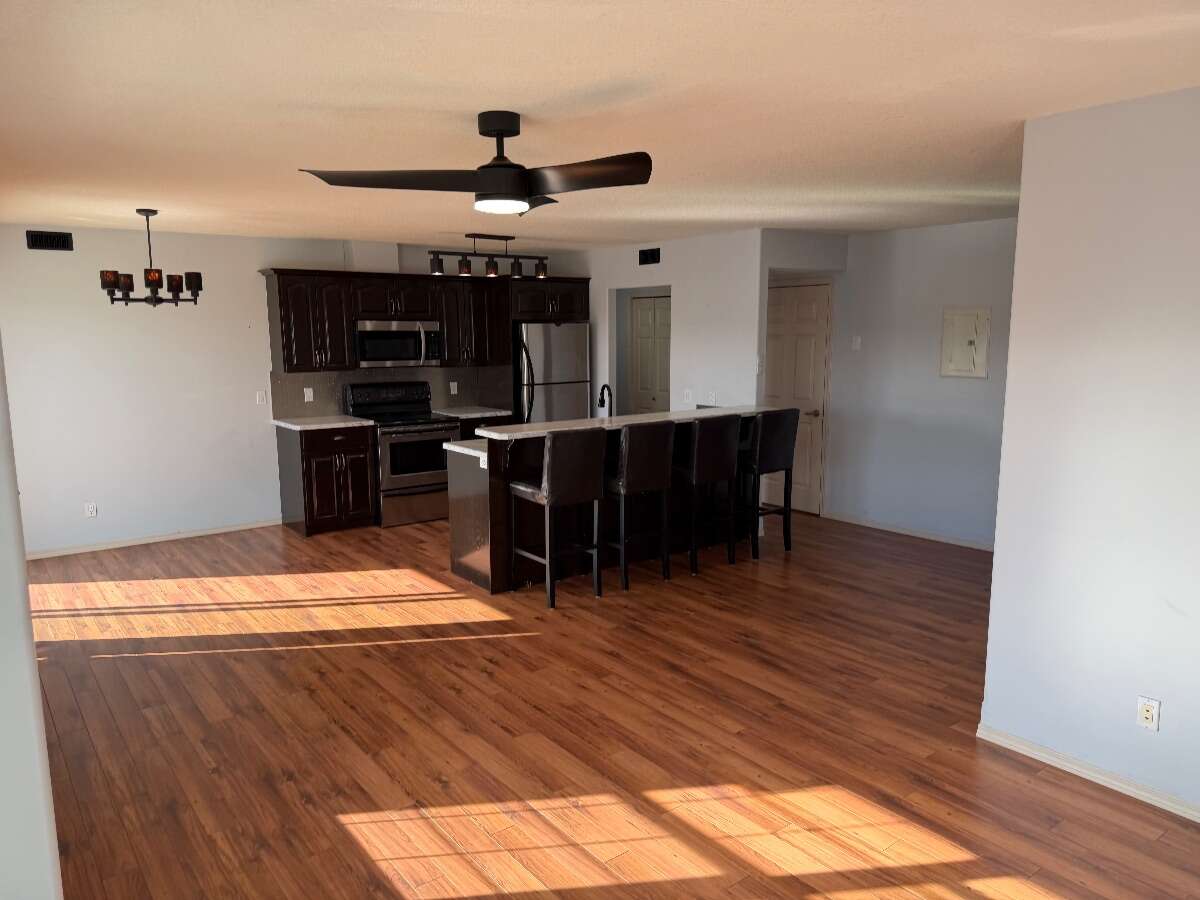 Bright, Top Floor Condo in Drayton Valley