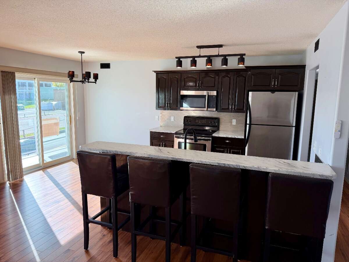 Bright, Top Floor Condo in Drayton Valley