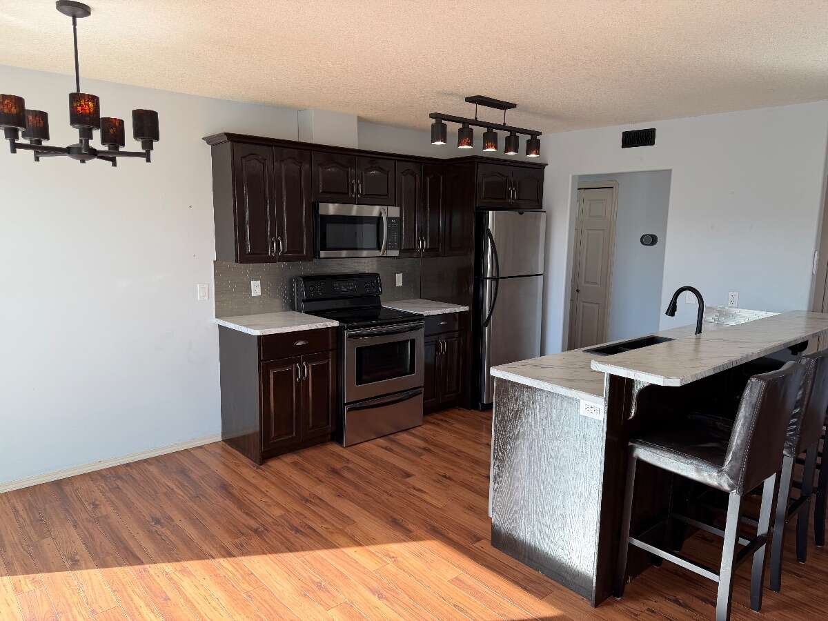 Bright, Top Floor Condo in Drayton Valley