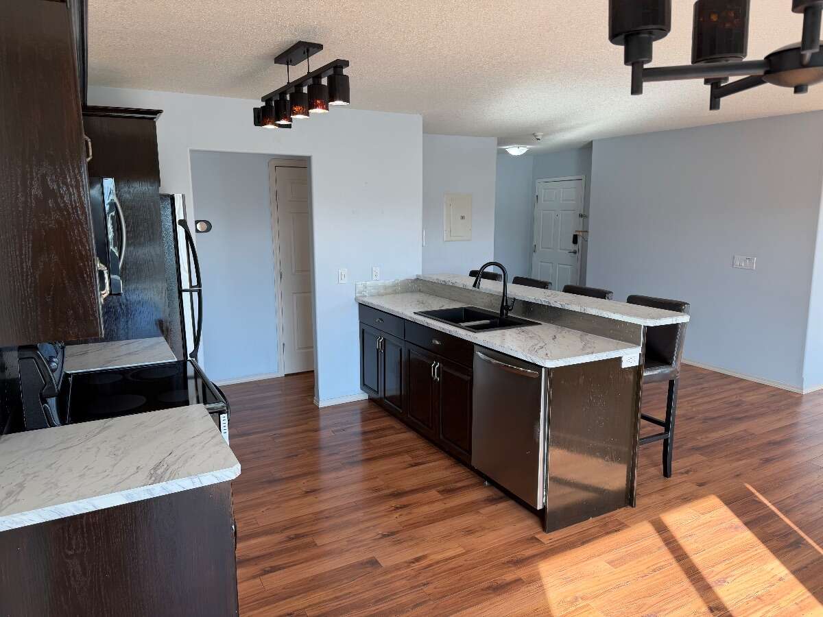 Bright, Top Floor Condo in Drayton Valley