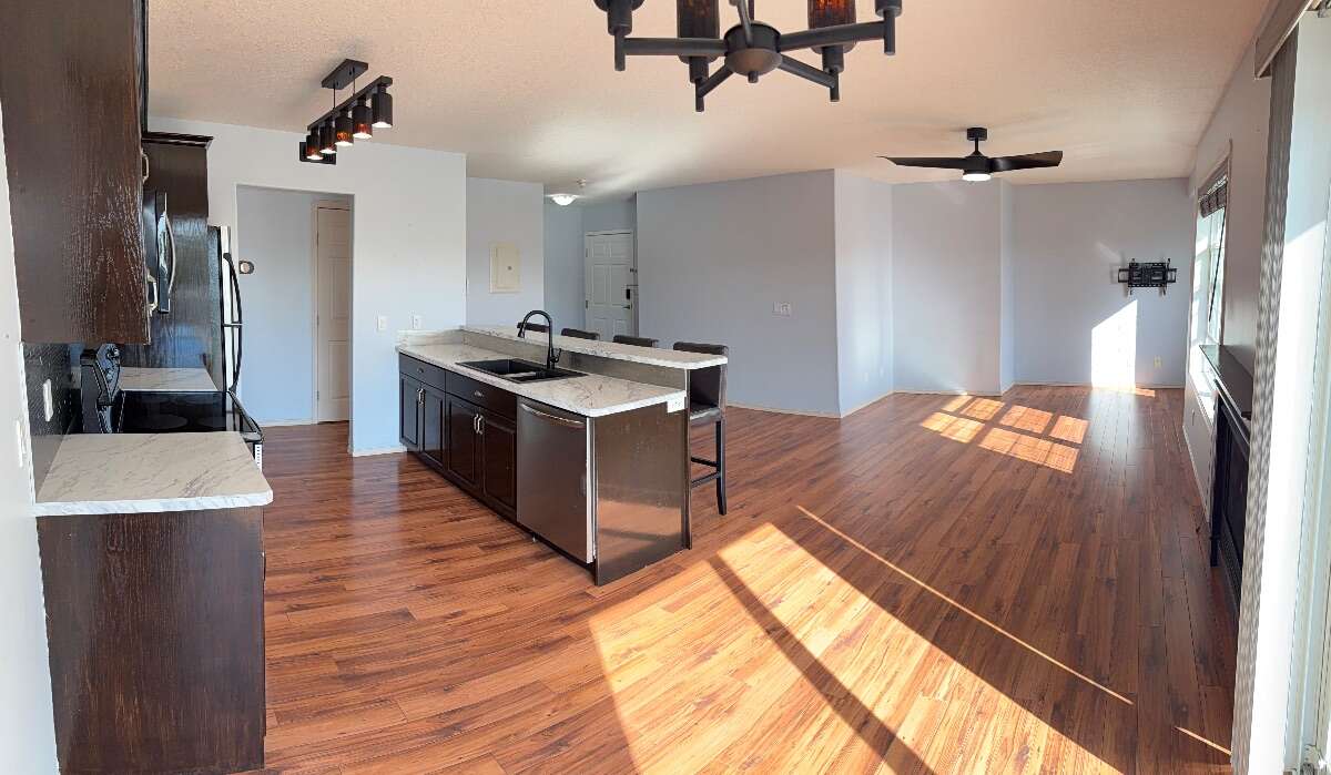 Bright, Top Floor Condo in Drayton Valley