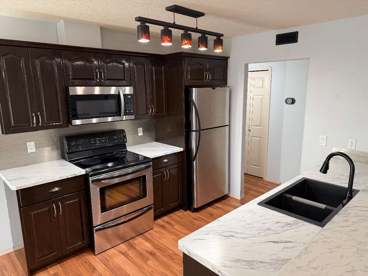 Bright, Top Floor Condo in Drayton Valley