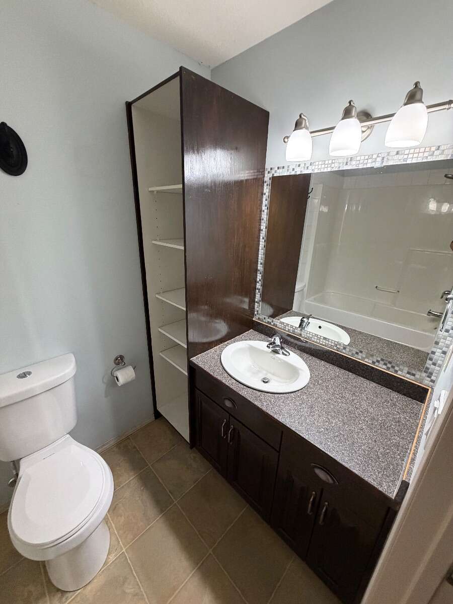 Bright, Top Floor Condo in Drayton Valley