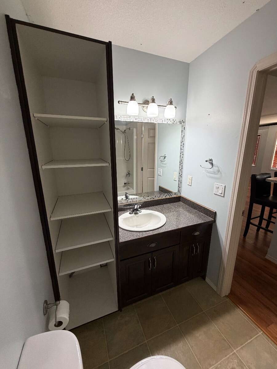 Bright, Top Floor Condo in Drayton Valley
