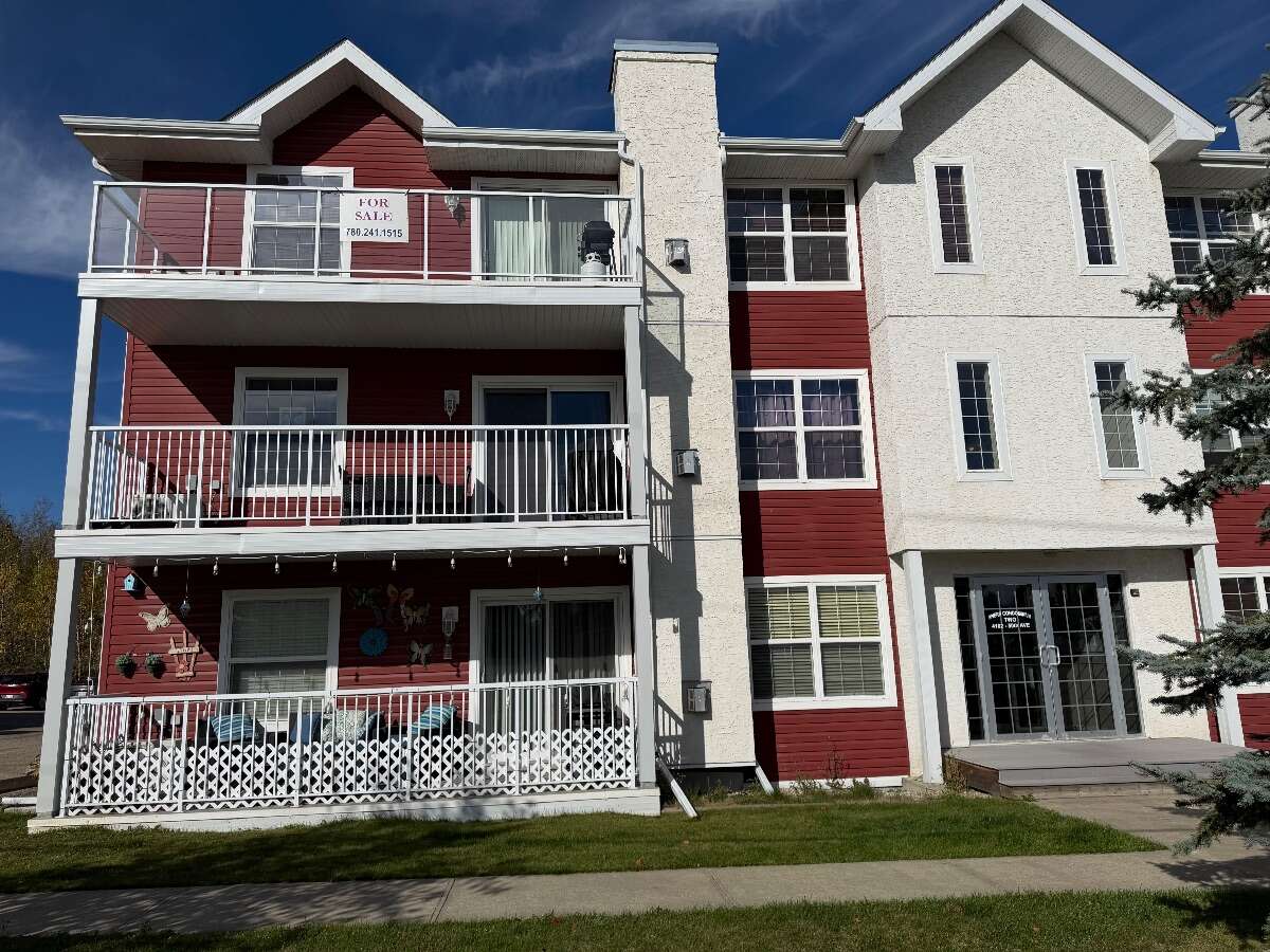 Bright, Top Floor Condo in Drayton Valley