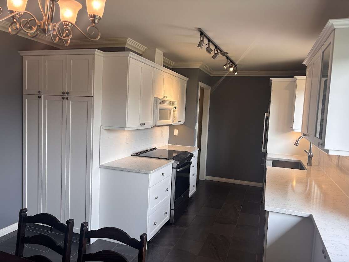 Daylight Rancher with Legal Suite & Stunning Views