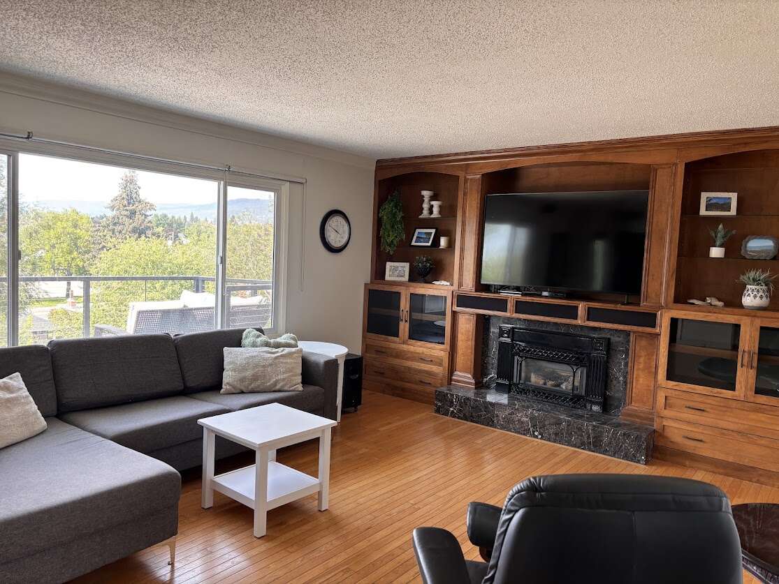 Daylight Rancher with Legal Suite & Stunning Views