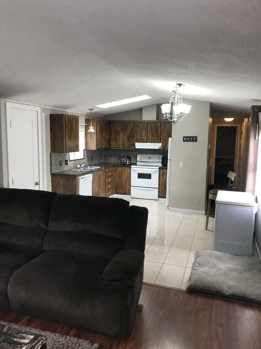 Manufactured Home For Sale in Deroche, BC - 2 bed, 1 bath
