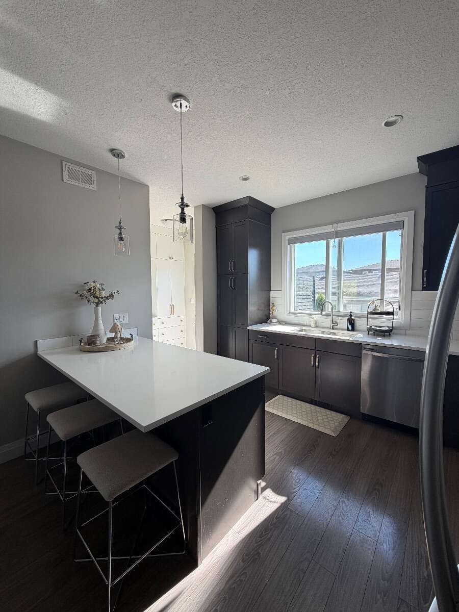 Bright 4 bedroom house
