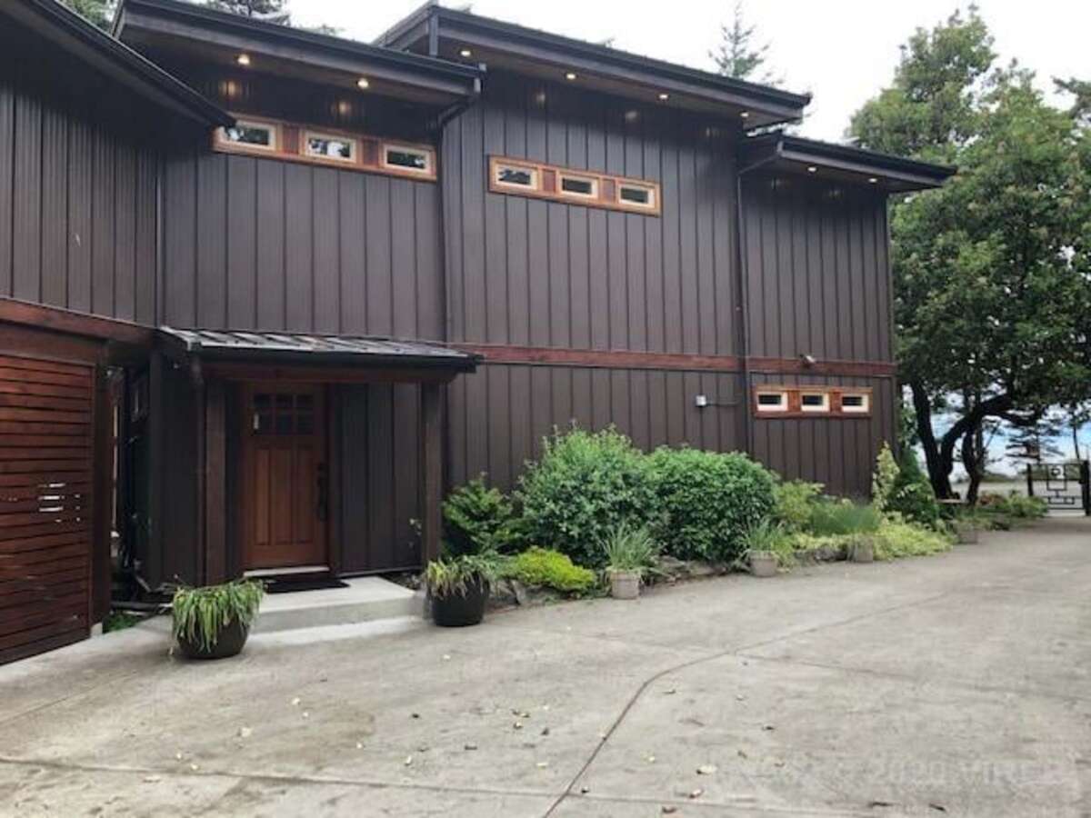 Private Rear Entrance