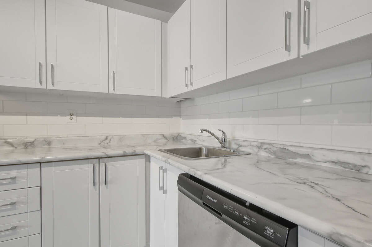 RENOVATED 3 Bedroom Townhome for Rent (Meadowvale)