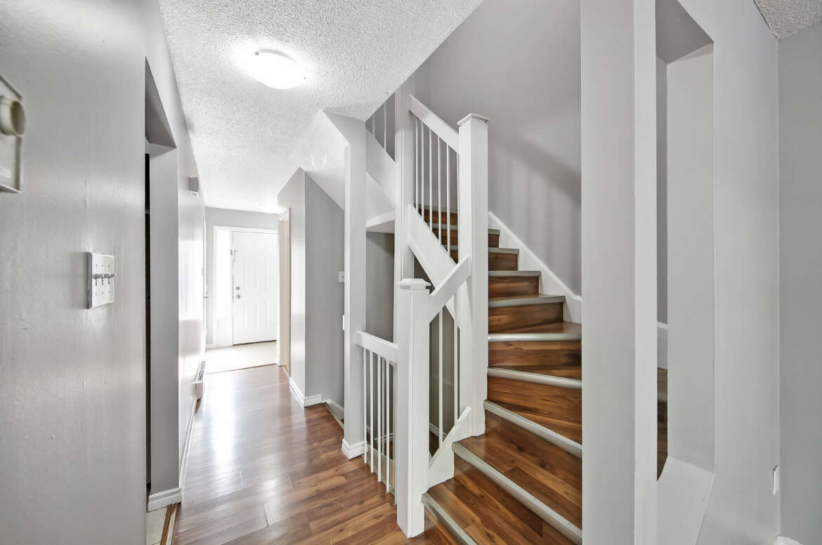 RENOVATED 3 Bedroom Townhome for Rent (Meadowvale)