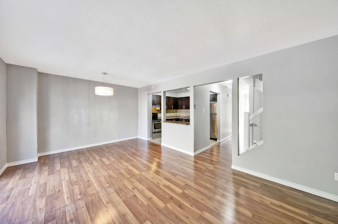RENOVATED 3 Bedroom Townhome for Rent (Meadowvale)