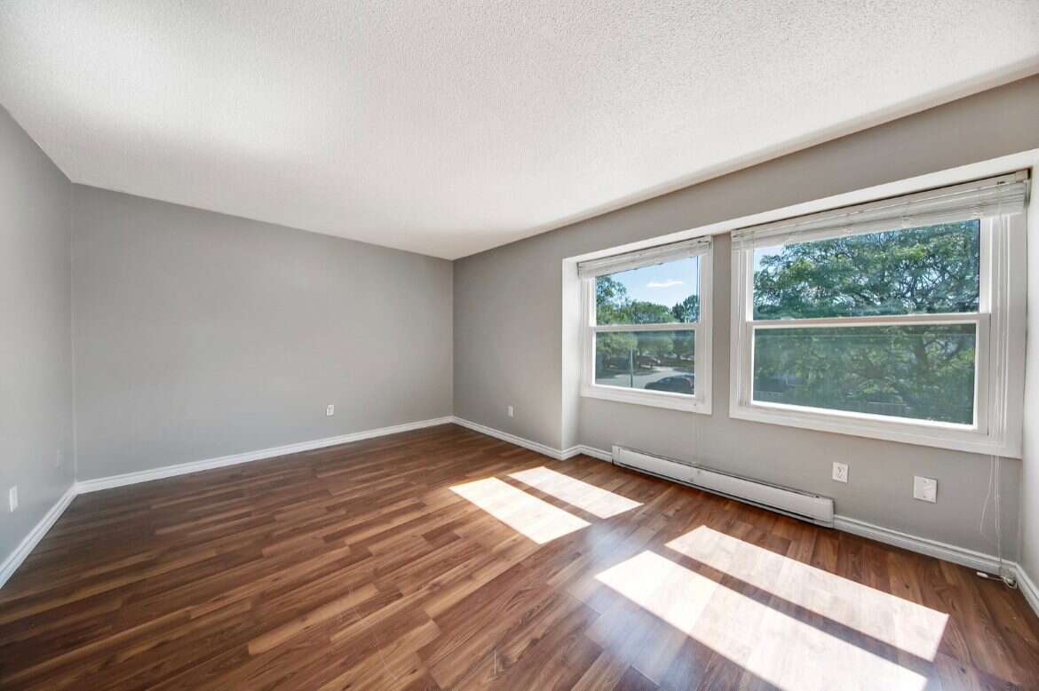 RENOVATED 3 Bedroom Townhome for Rent (Meadowvale)