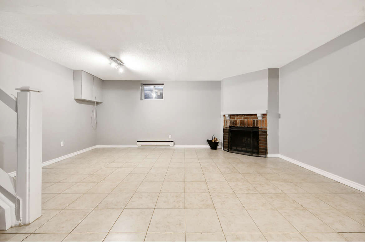 RENOVATED 3 Bedroom Townhome for Rent (Meadowvale)