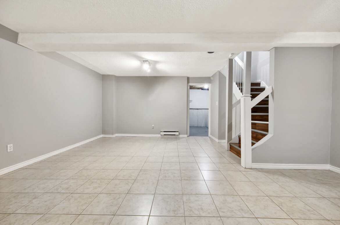 RENOVATED 3 Bedroom Townhome for Rent (Meadowvale)