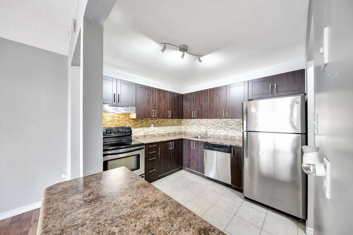 RENOVATED 3 Bedroom Townhome for Rent (Meadowvale)