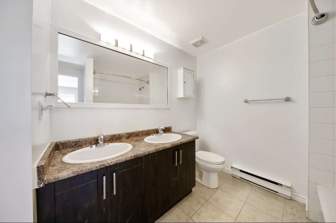 RENOVATED 3 Bedroom Townhome for Rent (Meadowvale)