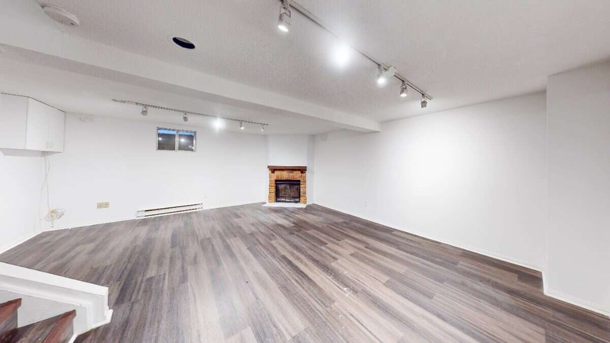 RENOVATED 3 Bedroom Townhome for Rent (Meadowvale)