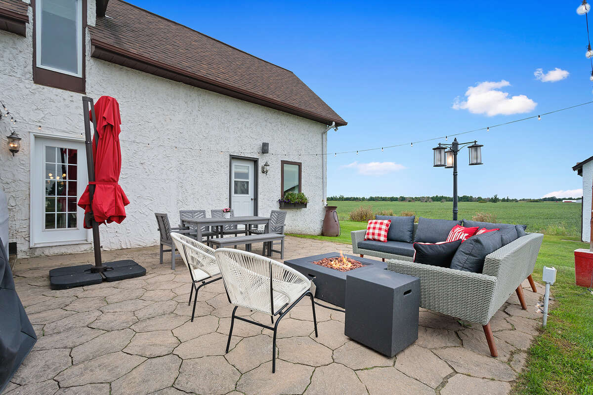 Majical rear patio, outdoor dining area and fire table