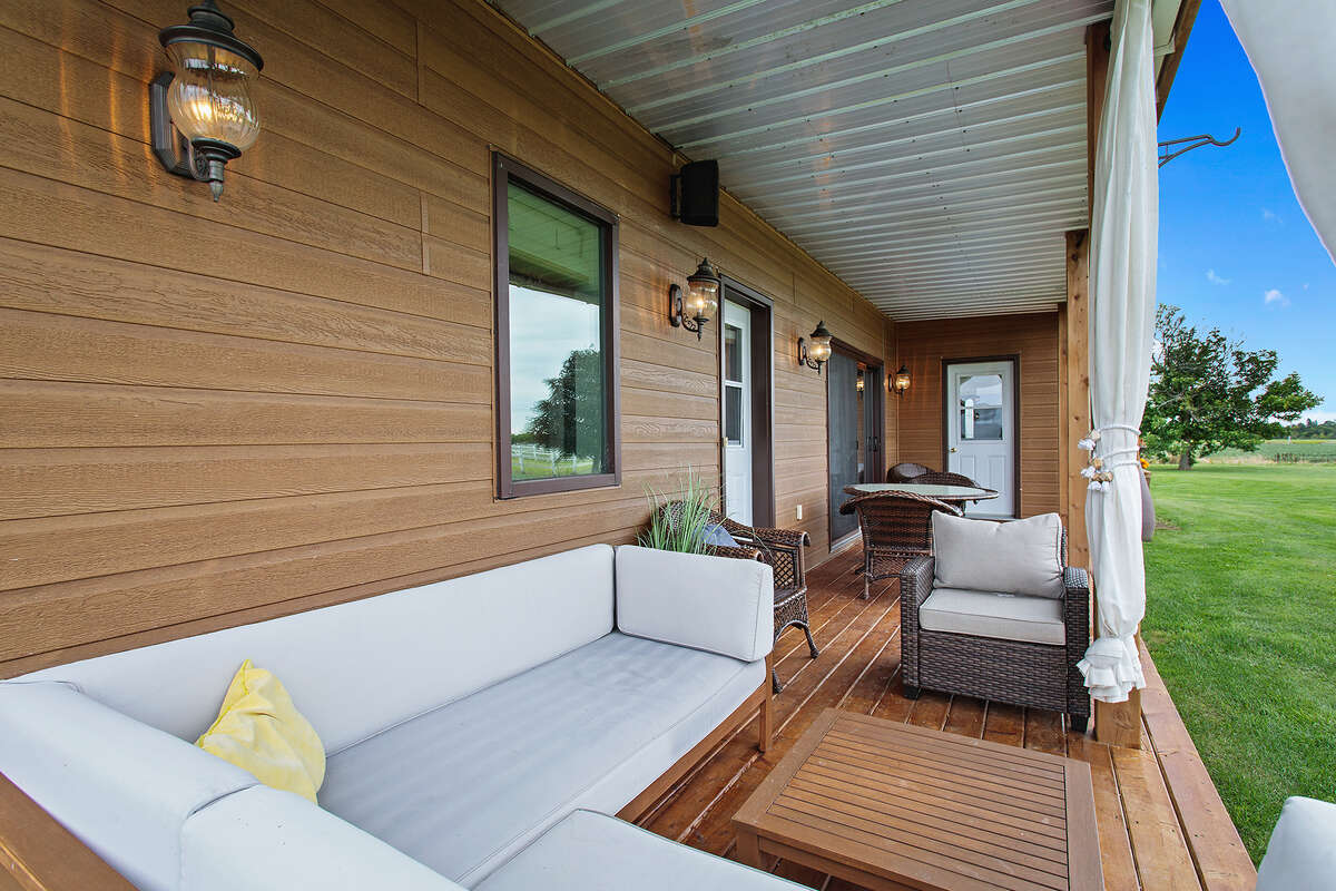 Cozy side patio and outdoor dining area
