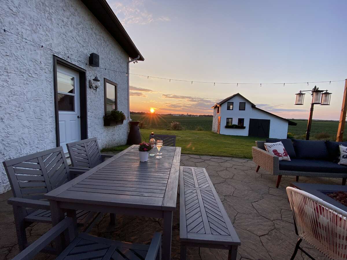 Majical rear patio, outdoor dining area and fire table