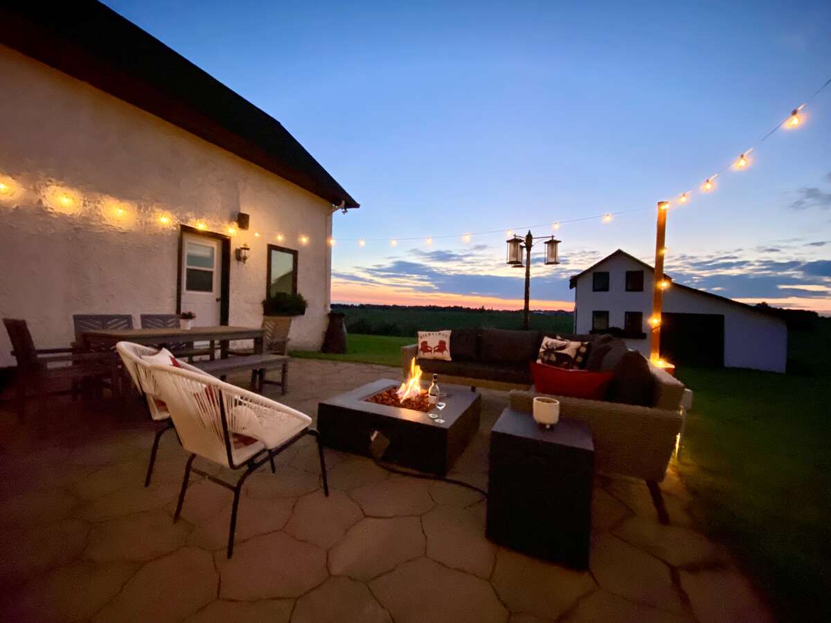 Majical rear patio, outdoor dining area and fire table