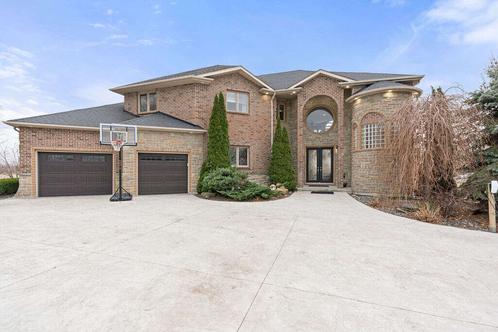 Luxury home 4056sqft - 4+3 Beds, 4 Full Baths