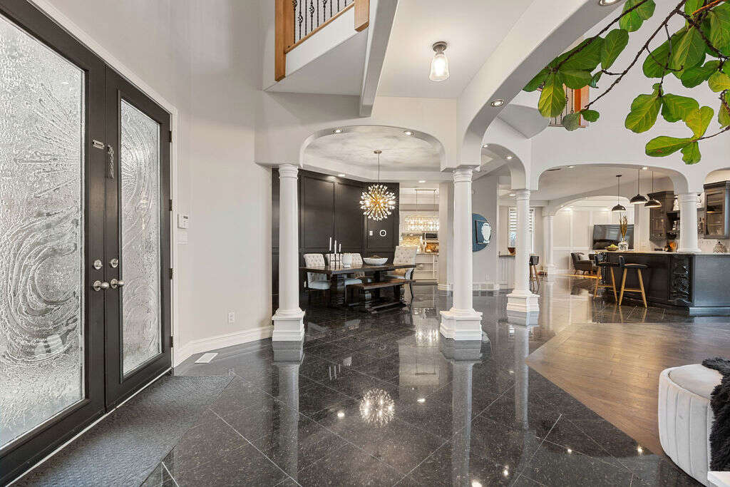 Luxury home 4056sqft - 4+3 Beds, 4 Full Baths