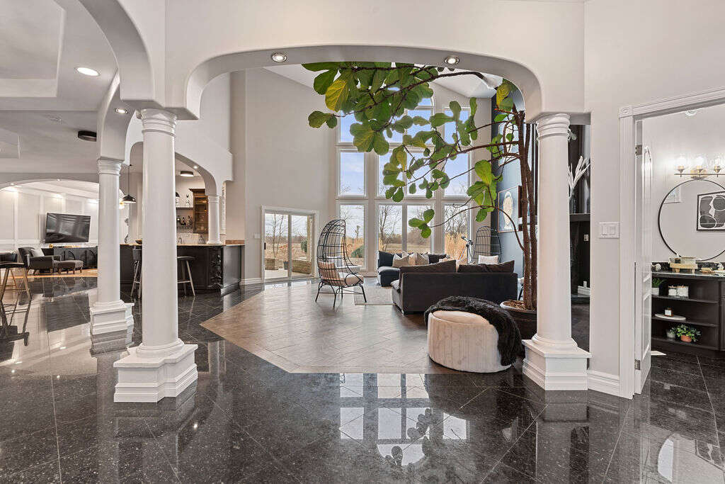 Luxury home 4056sqft - 4+3 Beds, 4 Full Baths
