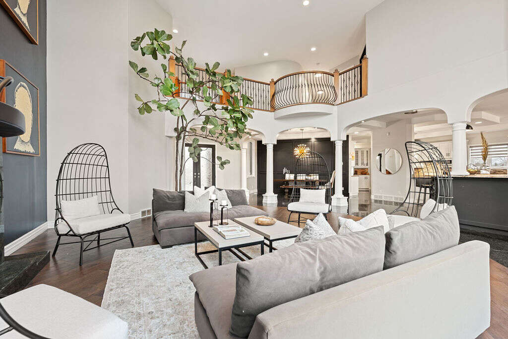 Luxury home 4056sqft - 4+3 Beds, 4 Full Baths