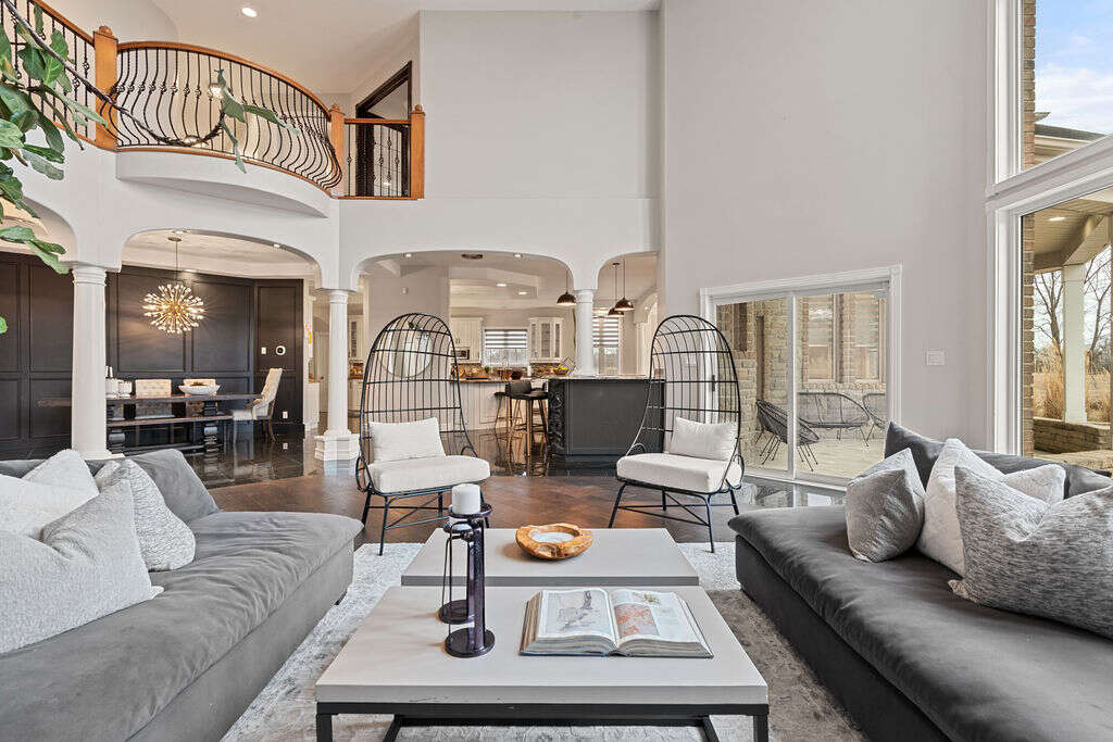 Luxury home 4056sqft - 4+3 Beds, 4 Full Baths