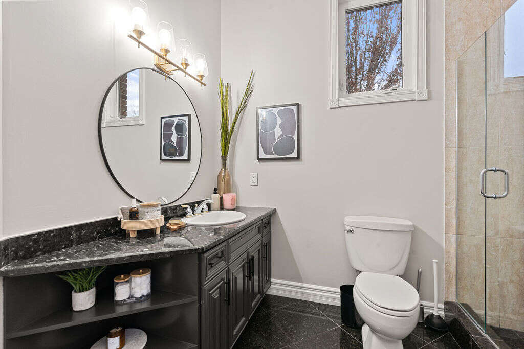 Luxury home 4056sqft - 4+3 Beds, 4 Full Baths