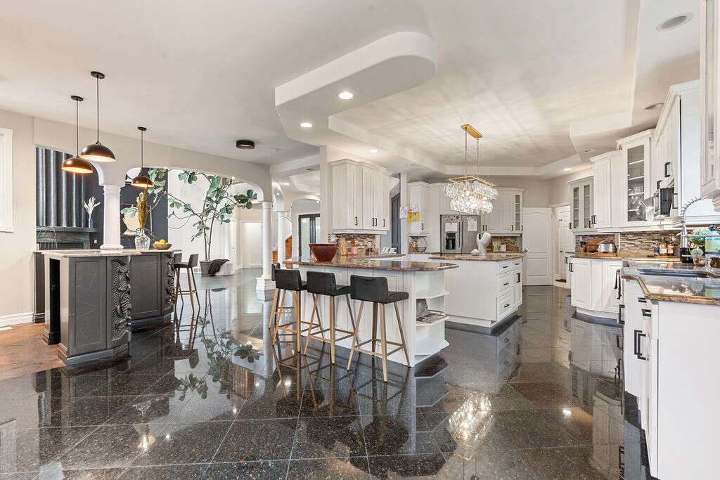 Luxury home 4056sqft - 4+3 Beds, 4 Full Baths