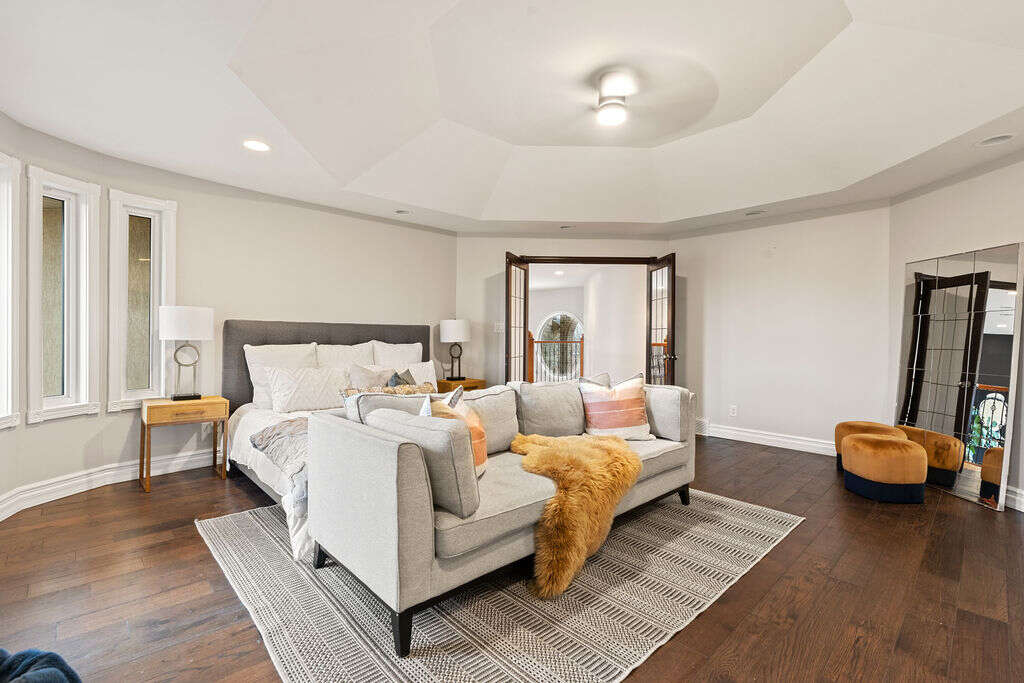 Luxury home 4056sqft - 4+3 Beds, 4 Full Baths