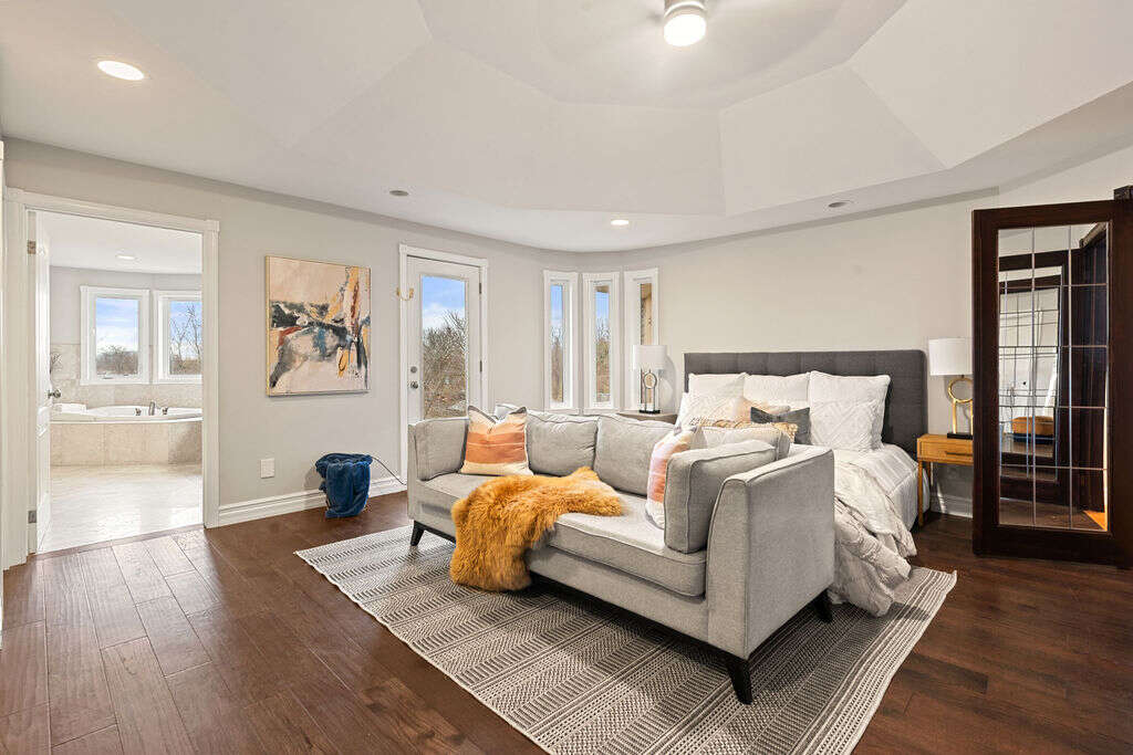 Luxury home 4056sqft - 4+3 Beds, 4 Full Baths