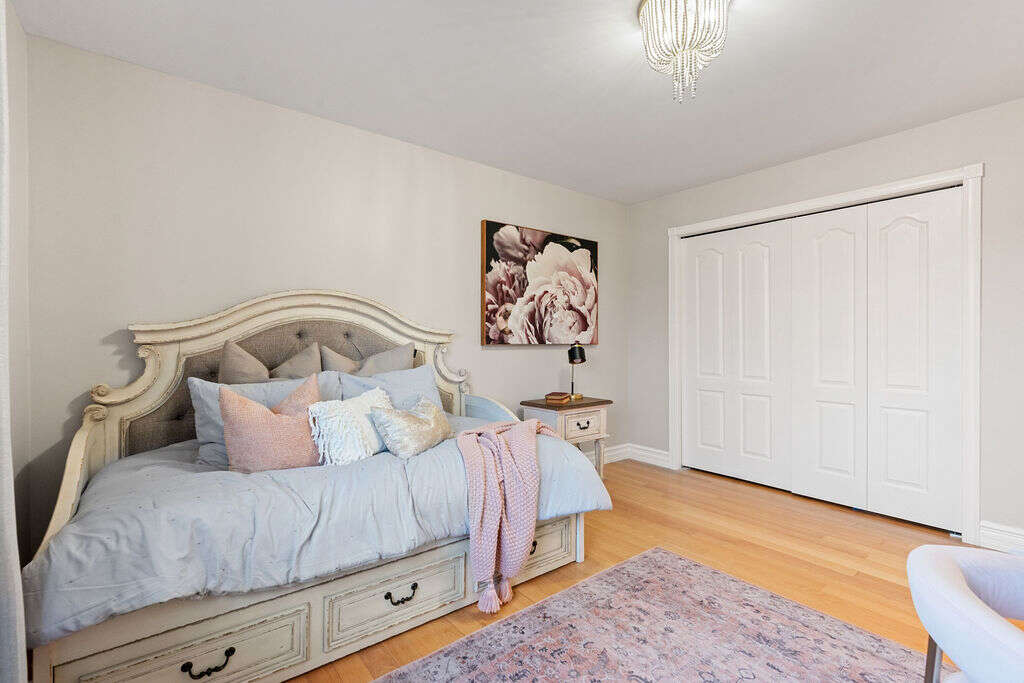 Luxury home 4056sqft - 4+3 Beds, 4 Full Baths