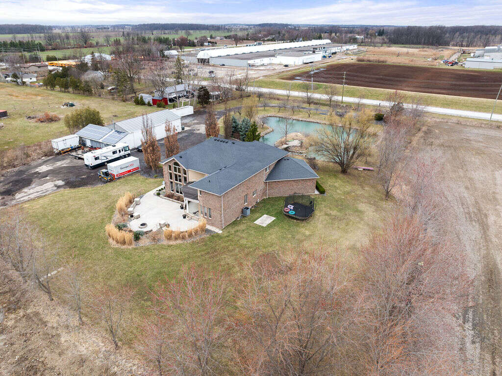Luxury home 4056sqft - 4+3 Beds, 4 Full Baths