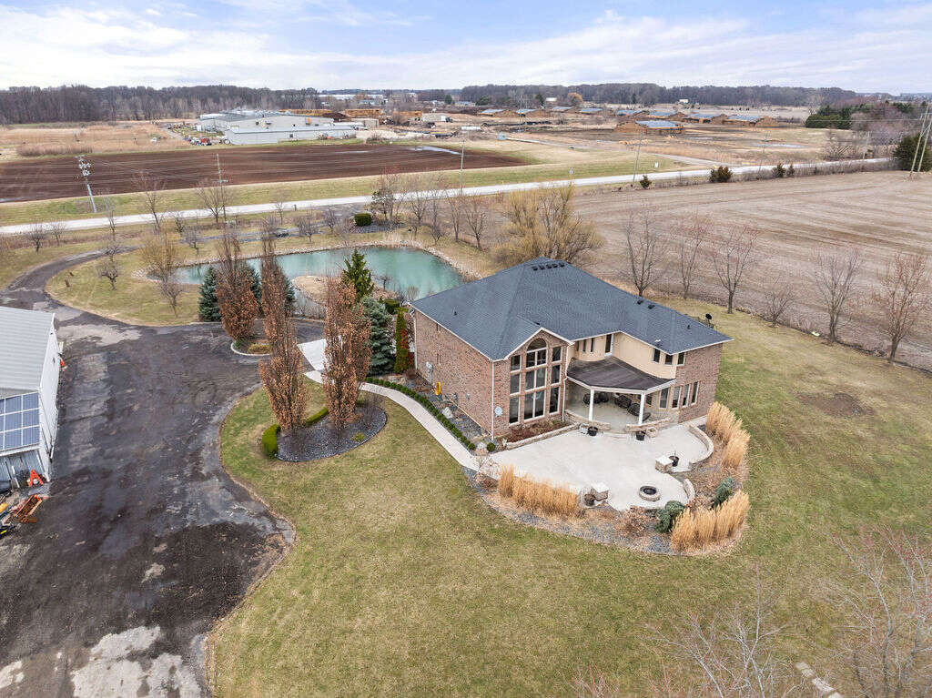 Luxury home 4056sqft - 4+3 Beds, 4 Full Baths